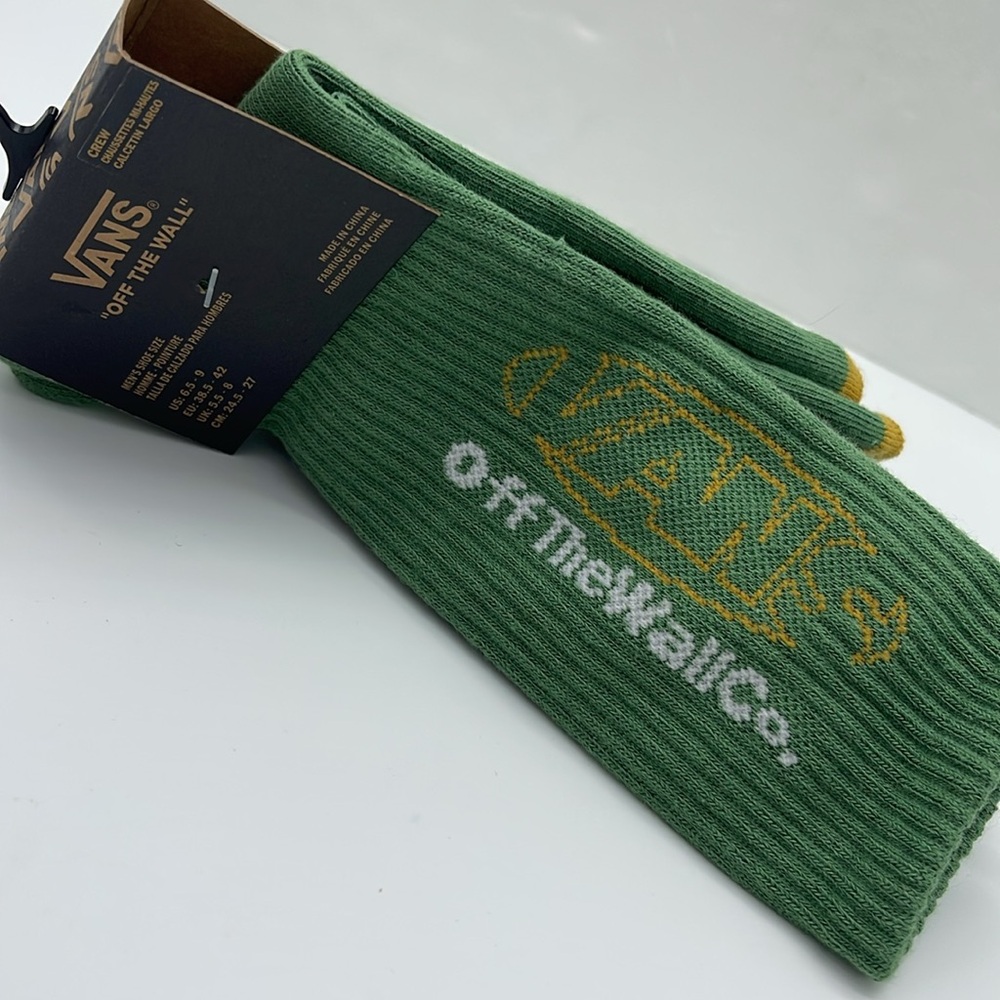 Vans Green Crew Socks VANS®
"OFF THE WALL" 1 pair Crew Socks Size Medium NWT - Picture 2 of 16